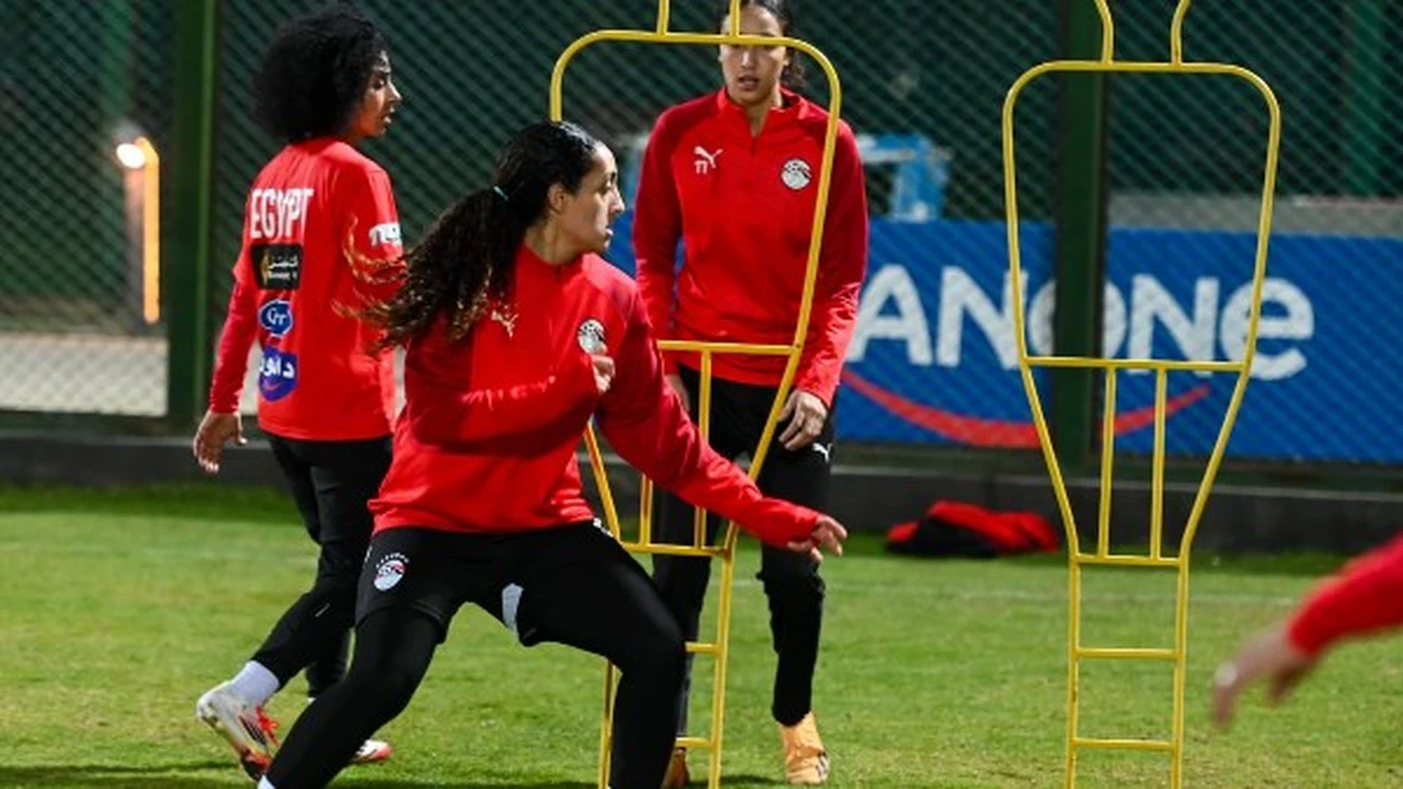 منتخب كرة القدم النسائية يختتم تحضيراته لمواجهة الجزائر الودية غدًا